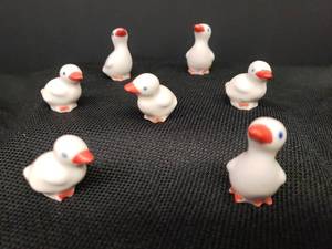lot 66 image: Vintage OCCUPIED JAPAN Stamped Hand Painted & Glazed Miniature PorcelainCeramic Duck Set - 7Pcs - Tallest 1 58in