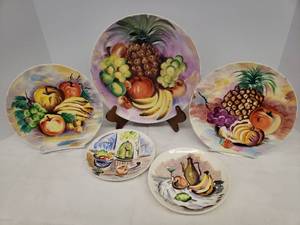 lot 70 image: Vintage 1950s-1960s Artist Signed Vcagco Hand Painted Fruit Decor Plates - Original Stickers - One 10.25in W, Two 8.5in W, and Two 6.5in W