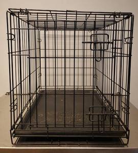 lot 106 image: Heavy Duty Metal Pet Crate with Liner - Folds Down - 24in L x 18in W x 20in T