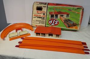 lot 118 image: Vintage 1968 - HOT WHEELS Super-Charger Sprint Set by Mattel - Battery Operated - Untested - For 164 Scale Die-Cast Race Car Toys - No Cars Come wtih this Set - In OriginalWell Used Box