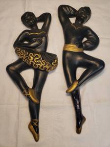 lot 122 image: Vintage Mid-Century 1950s PlasterChalkware Flamenco Dancers Wall Art Set - BlackGold Painted - 16in T