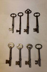 lot 133 image: Collection of Antique Metal Skeleton Keys - 8 Total