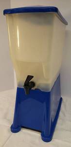 lot 154 image: Large TableCraft Beverage Server with Stand & Lid - Used for Large Events & Catering - 8in W x 16in D x 21ini T
