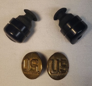lot 20 image: Vintage US Army HS-30 Headset R-30-U Receivers and Original Early WWII Brass US Army U.S. M1938 GI Class A JacketCollar Disc Pins