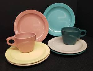 lot 55 image: Vintage BOONTON MelmacMelamine Multi Colors - 6 SaladLuncheon Plates 7in W -  #105-7, and 2 Coffee Cups #201-8