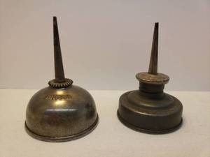 lot 78 image: Vintage 1930s-40s SINGER Thumb Pump Oil Can - Metal Precision Oiler Tool - Classic Dome-shaped Reservoir and a Tapered Spout - 3in T x 2in W, and Antique Eagle Thumb Oiler - Stamped Pat. February 27, 1923 - Made in USA
