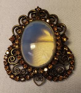 lot 86 image: Vintage Moonstone Cabochon Gold Filigree BroochPendant with Apricot Rhinestone Embellishments - 1.5in W x 1.75in T