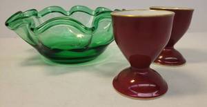 lot 110 image: Vintage 1970s Hand Blown Peacock Green Art Glass Handkerchief Ruffled Bowl with Turned Edge - 6.25in W x 2in T, and Pair of Vintage Okura Burgandy Glazed Porcelain Egg Cups with Gold Trim - 3in T x 2in W - Bottom Maker Stamp