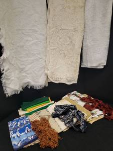 lot 134 image: Collection of SewingQuilting Fabric & Linens - Embellishment Trim & Craft Felt