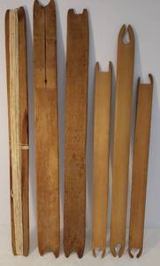lot 139 image: 6 Antique Wood Stick Hand Loom Weaving Shuttles -  Longest is 24in L