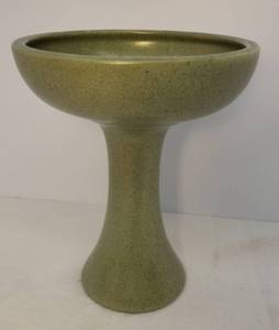 lot 142 image: Vintage 1960s Haeger Art Pottery Mushroom Stand Vase - Speckled Sage Green Glaze - 7in T x 5.75ini W - Maker Stamp on Bottom