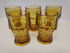 lot 160 image: Vintage 1970 Anchor Hocking Georgian Amber Honeycomb Tumblers - 5 38in T - Set of 5