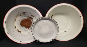 lot 165 image: Vintage Enamelware RedWhite Wash Tubs - 14.25ini W x 6.25in T & Blue White Pie Pan - 9in W x 1in T