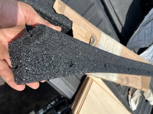 lot 67 image: Bundle of 2 Pieces - EcoBorder Recycled Rubber Flexible 4ft Lawn Edging L-shape Black