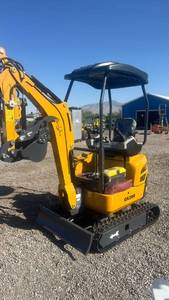 lot 407 image: QK20R Compact Mini Excavator with ROPS Canopy