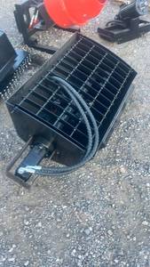 lot 349 image: Heavy Duty mini skid Mixing Bucket Attachment