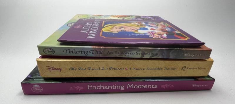 lot 125 image: Disney Childrens Storybook Collection Bundle
