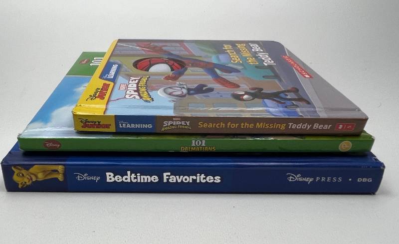 lot 130 image: Disney Childrens Books Collection Bundle