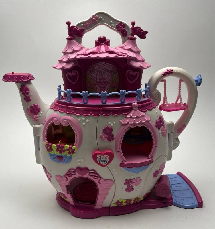 lot 185 image: My Little Pony Teapot Palace Playset with Accessories