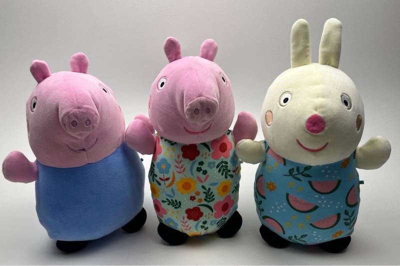 lot 198 image: Peppa Pig Family Character Plush Toy Set