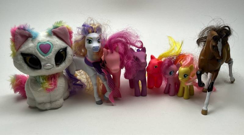 lot 218 image: Mixed Toy Lot My Little Pony and Animal Collection