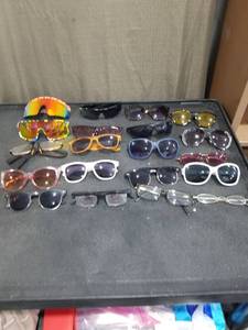 lot 3922 image: Mixed Sunglasses and Eyewear Collection Lot