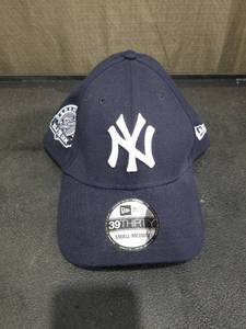 lot 3932 image: New Era New York Yankees 39THIRTY Baseball Cap