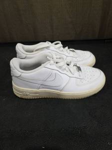 lot 3940 image: Nike Air Force 1 Low White Sneakers Youth Size 5Y