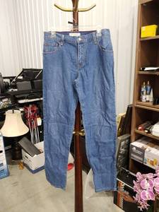 lot 3954 image: Mens Levis 550 Relaxed Tapered Blue Jeans