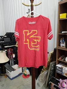 lot 3955 image: Kansas City Chiefs Football T-Shirt Size XL