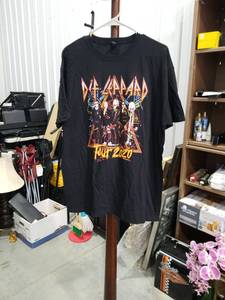 lot 3958 image: Def Leppard Tour 2020 Concert T-Shirt Size Large