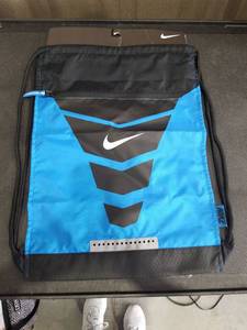 lot 3975 image: Nike Drawstring Gym Sack Blue and Black