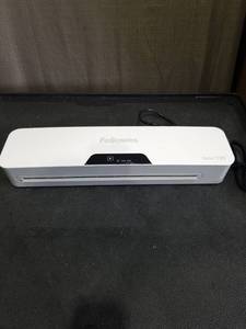 lot 3983 image: Fellowes Laminator Machine with Power Cord