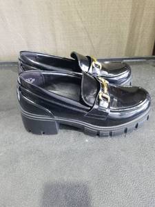 lot 3999 image: Dream Pairs Black Patent Leather Platform Loafers with Gold Hardware Size 8.5