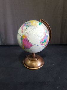 lot 4957 image: 12 Inch Desktop Globe