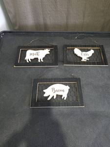 lot 4959 image: Farmhouse Wood Signs Set with Animal Silhouettes
