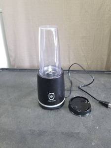 lot 4960 image: Power Pulse Personal Blender with Clear Container