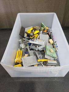 lot 4971 image: LEGO Technic Mixed Building Blocks and Parts Collection