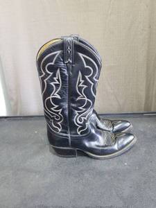 lot 4974 image: Black Leather Cowboy Boots with White Stitching Size 8.5