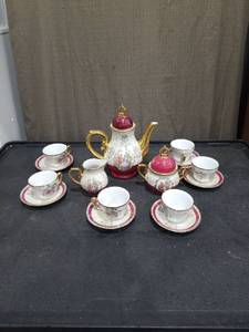 lot 4976 image: VINTAGE TEA SET