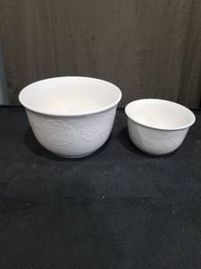 lot 4985 image: White Ceramic Nesting Bowls with Embossed Leaf Pattern