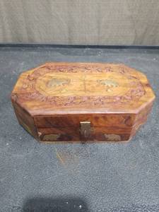 lot 4989 image: Hand Carved Wooden Jewelry Box with Elephant Design