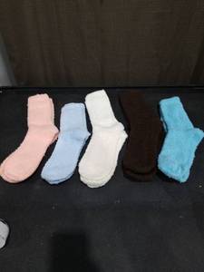 lot 4993 image: Fuzzy Plush Slipper Socks Set