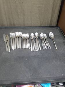 lot 4995 image: Ginkgo Simple Pattern 1810 Stainless Steel Flatware Set