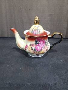 lot 4997 image: Floral Porcelain Teapot with Gold Trim