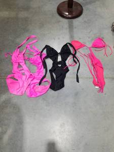 lot 11294 image: LOT OF WOMENS SWIMSUITS SIZE MEDIUM