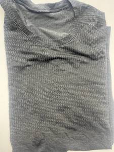 lot 108 image: Mens Large Dark Grey Lululemon Athletic Top