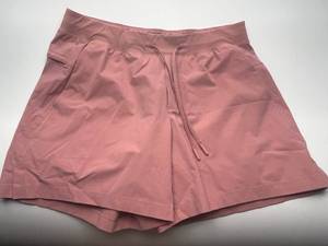 lot 113 image: Lululemon Mens Pink Athletic Shorts Size Large 5 inch