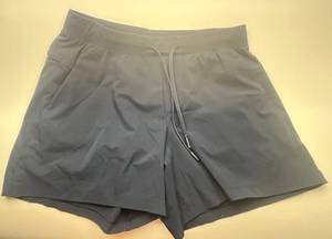 lot 115 image: Lululemon Mens Gray Athletic Shorts Size Large 5 inch