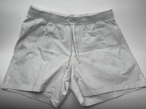 lot 116 image: Lululemon Mens Athletic Shorts White Size Large 5 inch